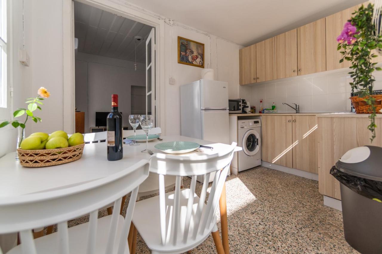 Town Apartment With Panoramic Seaview Paphos Exterior foto