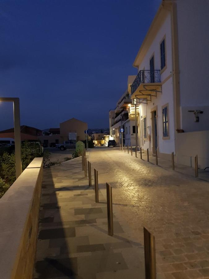 Town Apartment With Panoramic Seaview Paphos Exterior foto